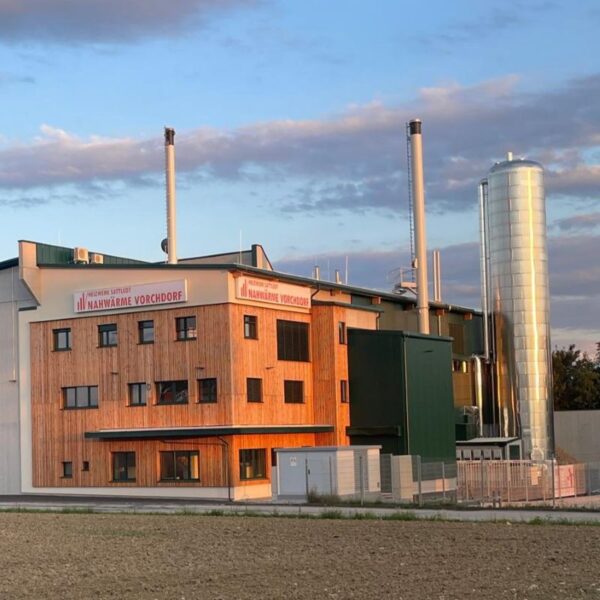 wp3.250_Holzgas Anlage_Nahwärme Vorchdorf_Sattledt_Gebäude
